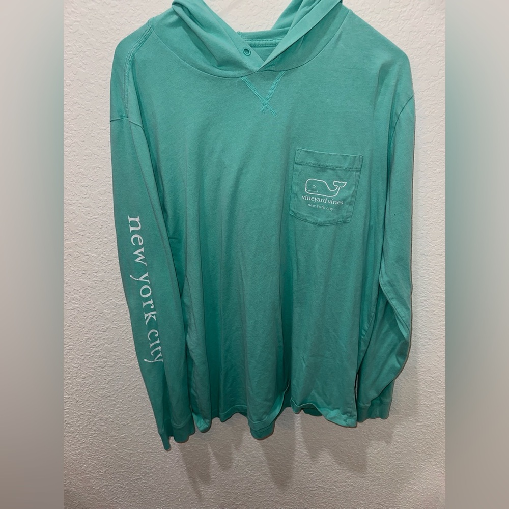 Vineyard Vines White and Green Sweatshirt